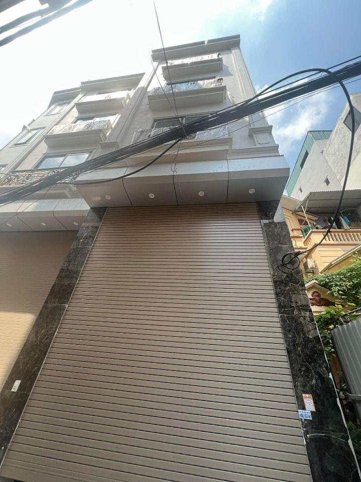 Trong Ngõ Lạc Long Quân. 6 Tầng Thang Máy. Gara Ô Tô. 57 m2. Mặt tiền 4,7m. Giá 19,8 tỷ