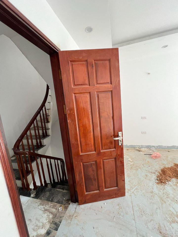 Trong Ngõ Lạc Long Quân. 6 Tầng Thang Máy. Gara Ô Tô. 57 m2. Mặt tiền 4,7m. Giá 19,8 tỷ