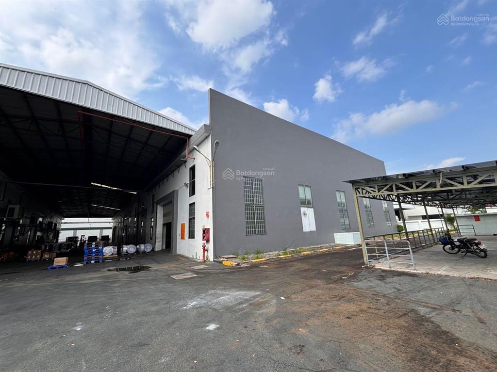 Cho thuê kho, nhà xưởng diện tích 2300m2 trong kcn long hậu, huyện cần giuộc, tỉnh long an