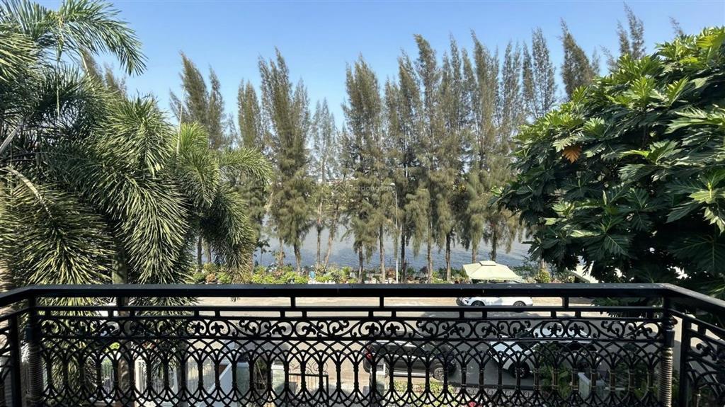 Cần cho thuê căn biệt thự sadeco ven sông ông lớn quận 7 gần ngay trung tâm đối diện sông