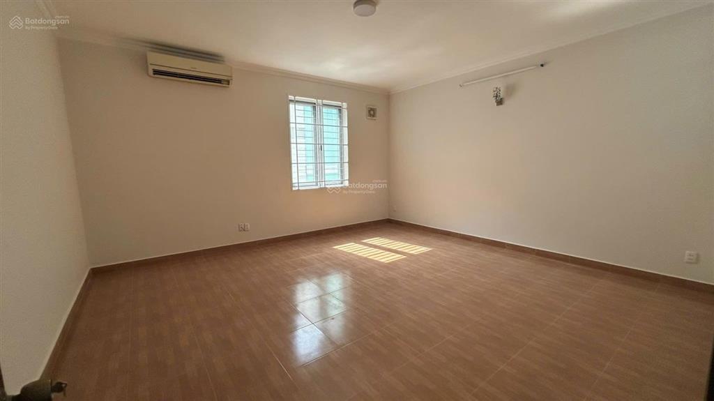 Cần cho thuê căn biệt thự sadeco ven sông ông lớn quận 7 gần ngay trung tâm đối diện sông