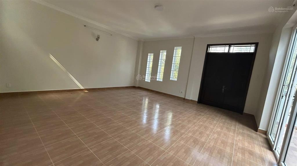 Cần cho thuê căn biệt thự sadeco ven sông ông lớn quận 7 gần ngay trung tâm đối diện sông