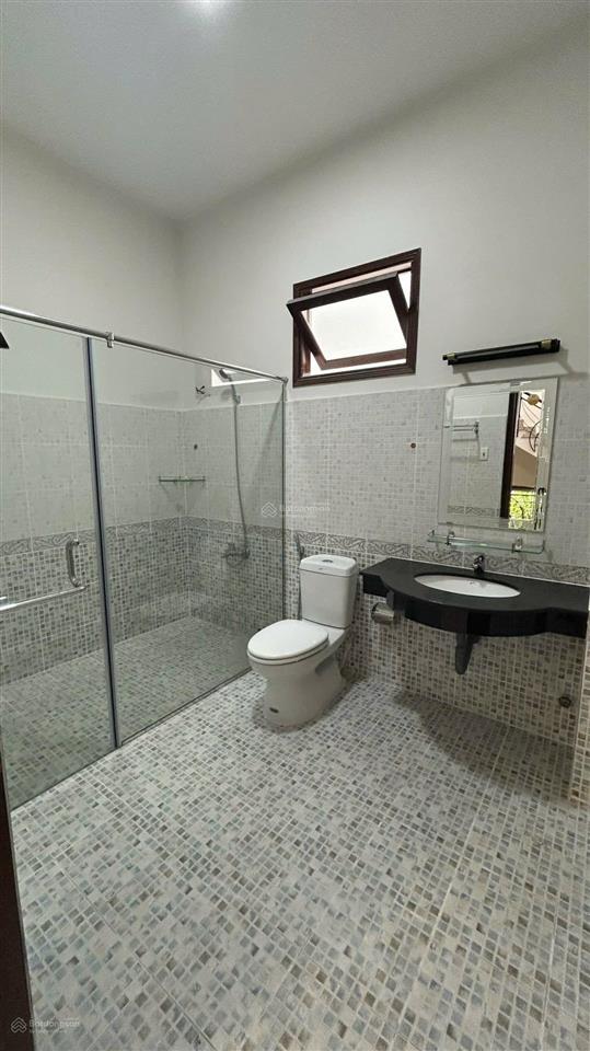 Cần cho thuê căn biệt thự sadeco ven sông ông lớn quận 7 gần ngay trung tâm đối diện sông