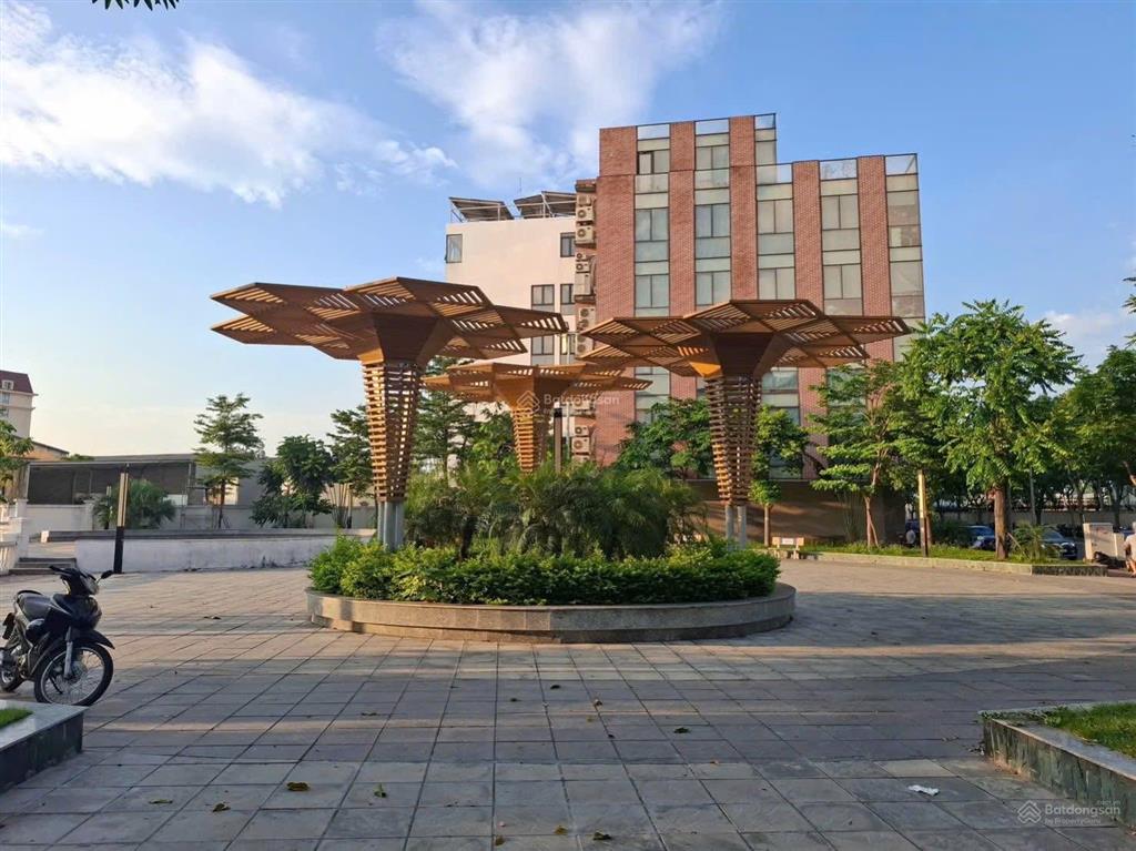 Bán đất lâm hạ, vỉa hè, kinh doanh, dòng tiền, xây vp, ccmn