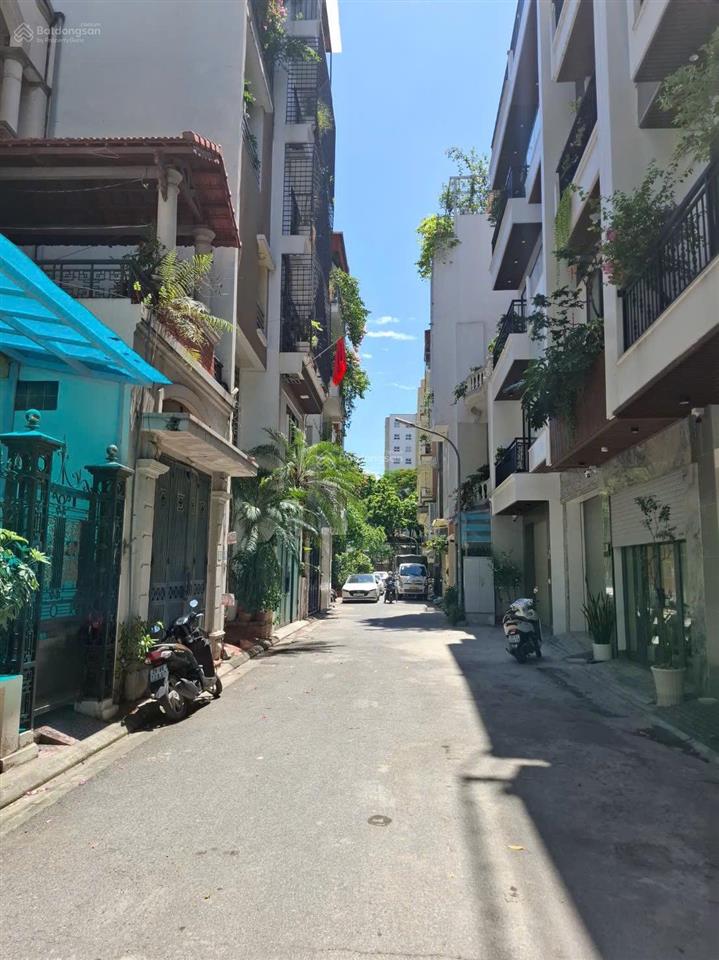 Nhà nguyễn văn cừ, gia thụy, gara ô tô, thang máy, đầy đủ nội thất, ở ngay