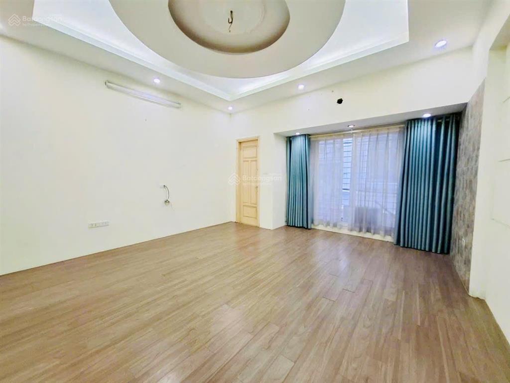 Bán nhà bồ đề, long biên, ô tô thông, giữ tiền tốt, dễ cho thuê