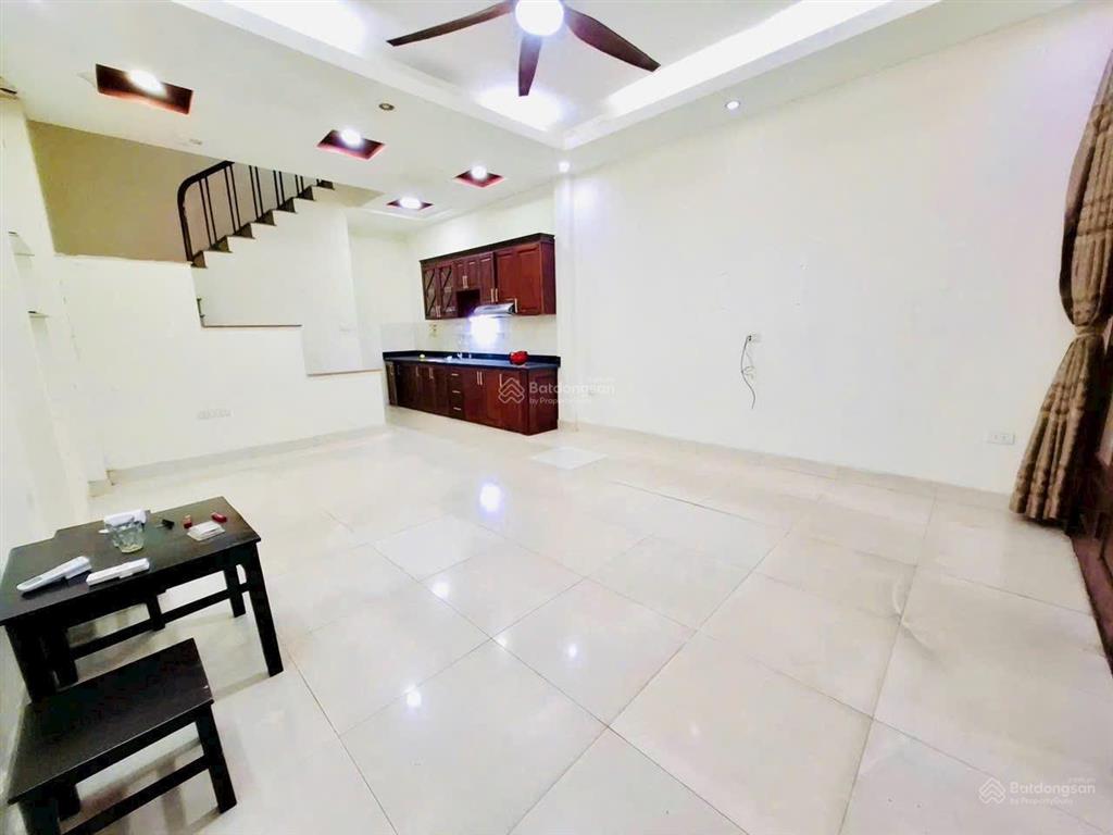 Bán nhà bồ đề, long biên, ô tô thông, giữ tiền tốt, dễ cho thuê