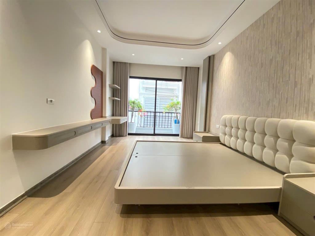 6 tầng thang máy bồ đề, ô tô, full nội thất, ngay gần hồ, ở sướng