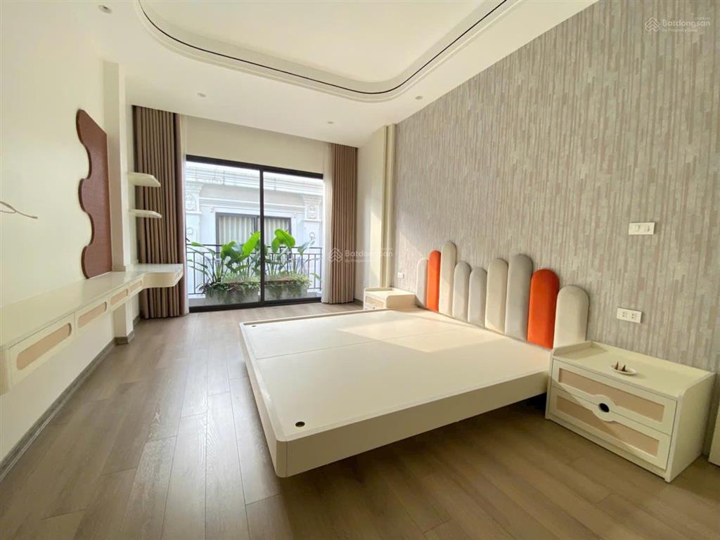 6 tầng thang máy bồ đề, ô tô, full nội thất, ngay gần hồ, ở sướng