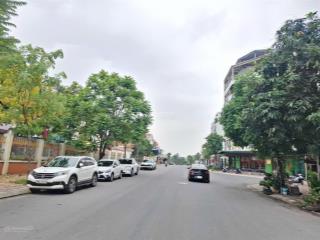 Đất ngọc thuỵ, ô tô tránh, ngõ thông, gần công viên, xây ở + văn phòng, ccmn, chỉ 18 tỷ