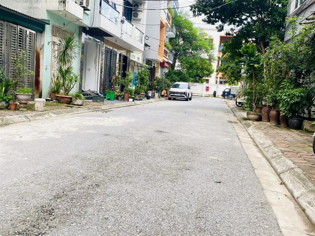 Đất ngọc thuỵ, ô tô tránh, ngõ thông, gần công viên, xây ở + văn phòng, ccmn, chỉ 18 tỷ