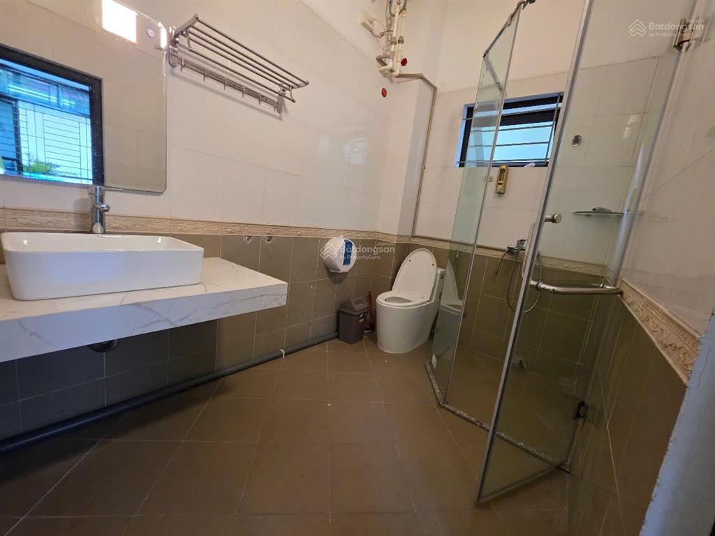 Cho thuê căn hộ studio ngõ 117 nguyễn sơn, ô tô, lô góc thoáng sáng
