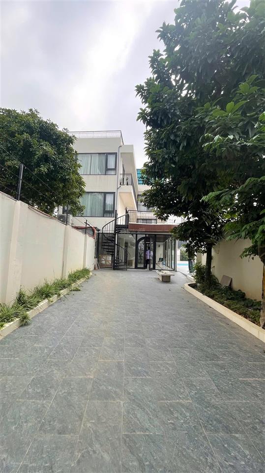 Cho thuê biệt thự sân vườn ngọc thụy, view sông thoáng, văn phòng, công ty, ở sướng