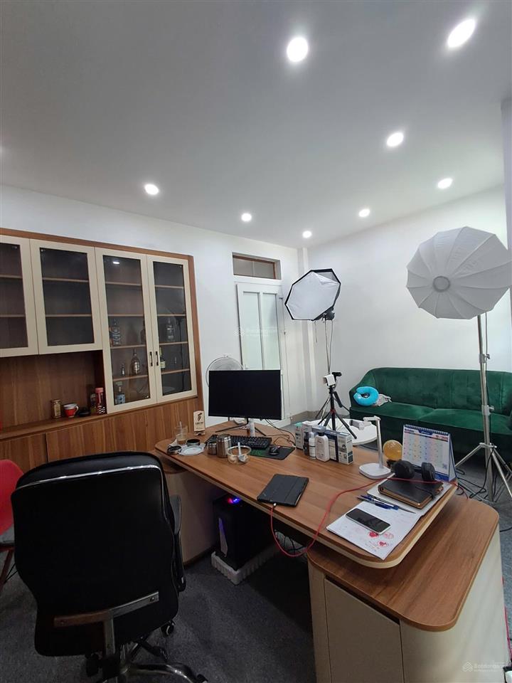 Cho thuê nhà nguyên căn khu phân lô phúc đồng, dt 55m2 x 5 tầng, ô tô tránh, 15 triệu/tháng