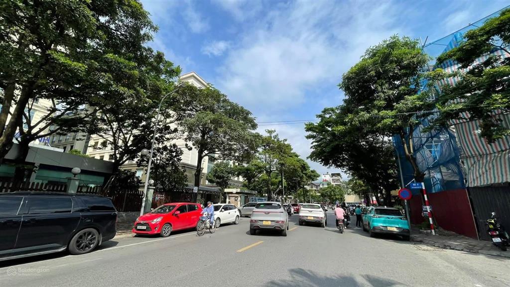 Đất bồ đề, mặt tiền 6m, ngõ thông ô tô, thích hợp xây nhà, ccmn, tòa nhà