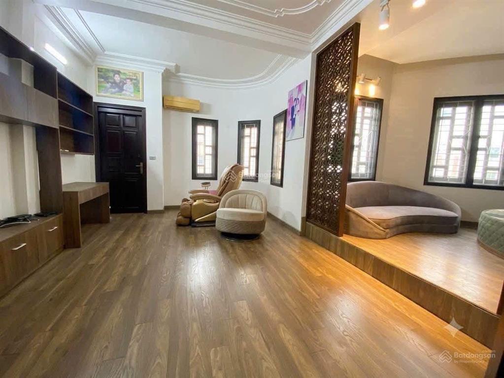 Cho thuê nhà nguyên ngọc thụy, ô tô, lô góc, dt 65m2, vừa ở vừa làm vp, spa