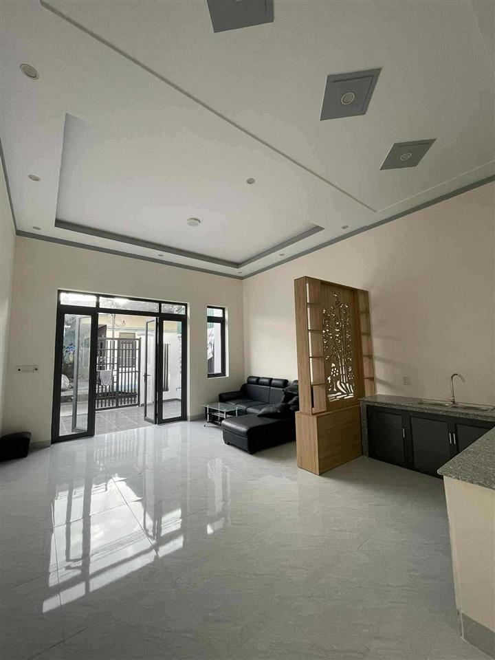 bán căn nhà cấp 4 mới xây gần chợ Thạnh Phú sổ hồng riêng, full thổ cư chỉ cần trả trước