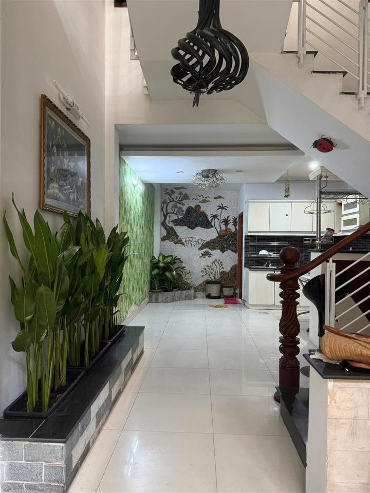 Bán nhà quang trung hẻm 638 phường 11 quận gò vấp dt 4,5 x 16m + 1 trệt 4 lầu nhà đẹp sổ hồng