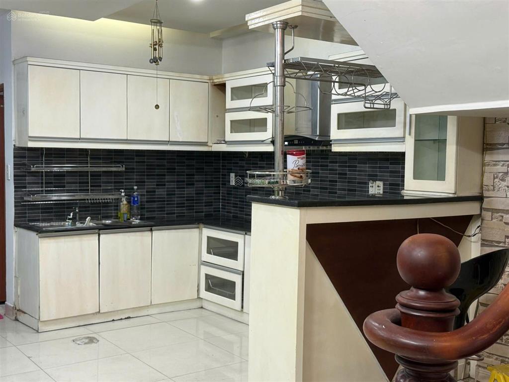 Nhà cho thuê hẻm ngoài 6 m. trước nhà hẻm 3 m cách mt đường 100 m. phường 11, quận gò vấp