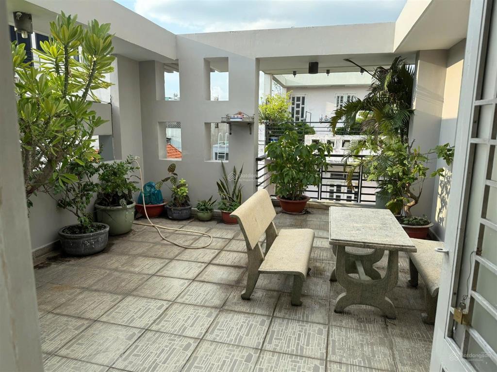 Nhà cho thuê hẻm ngoài 6 m. trước nhà hẻm 3 m cách mt đường 100 m. phường 11, quận gò vấp