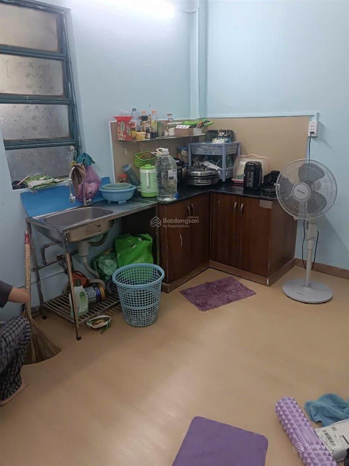 Chính chủ gửi bán căn hộ lầu 2 thang bộ mặt tiền phan văn khỏe, p5 q6, dt  50 m2, công nă
