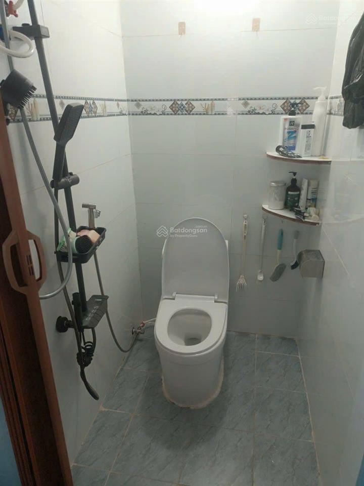 Chính chủ gửi bán căn hộ lầu 2 thang bộ mặt tiền phan văn khỏe, p5 q6, dt  50 m2, công nă
