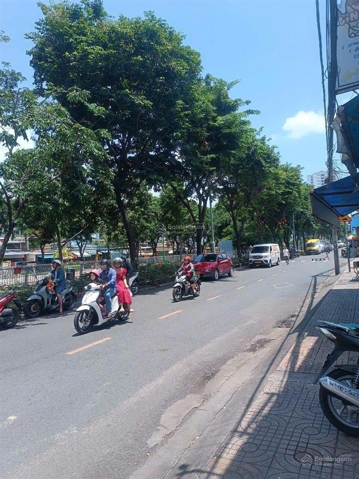 Chính chủ gửi bán căn hộ lầu 2 thang bộ mặt tiền phan văn khỏe, p5 q6, dt  50 m2, công nă