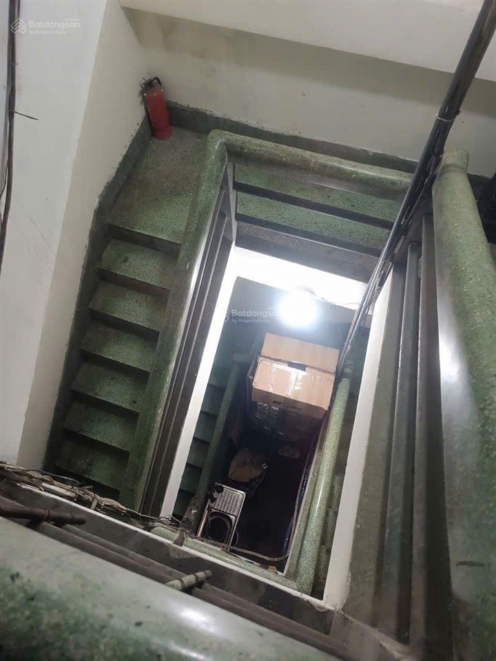 Chính chủ gửi bán căn hộ lầu 2 thang bộ mặt tiền phan văn khỏe, p5 q6, dt  50 m2, công nă