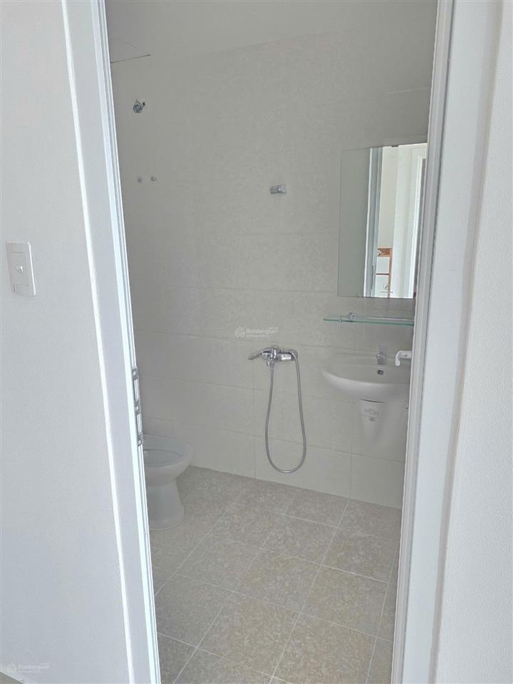 Chính chủ bán tầng 10 cc an phú đông. sổ hồng công chứng.thoáng, mát 2 pn, 2 wc.nội thất, máy lạnh.