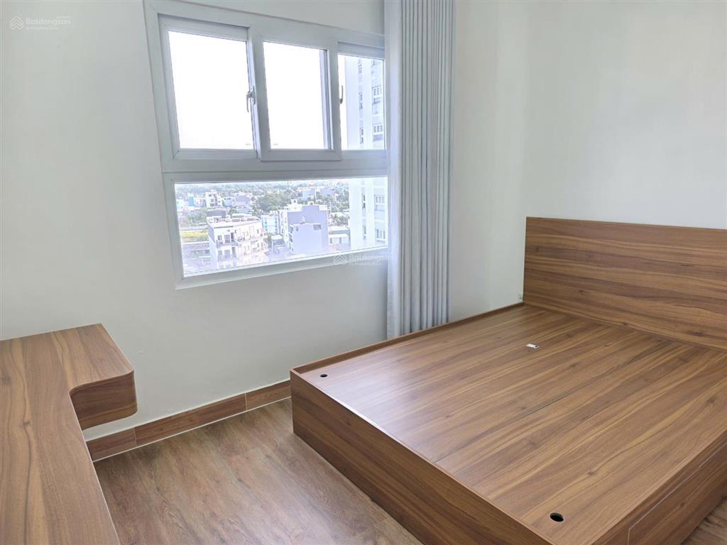 Chính chủ bán tầng 10 cc an phú đông. sổ hồng công chứng.thoáng, mát 2 pn, 2 wc.nội thất, máy lạnh.