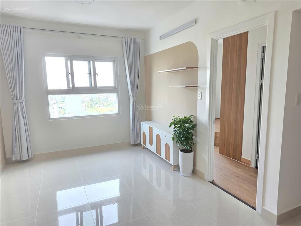 Chính chủ bán tầng 10 cc an phú đông. sổ hồng công chứng.thoáng, mát 2 pn, 2 wc.nội thất, máy lạnh.