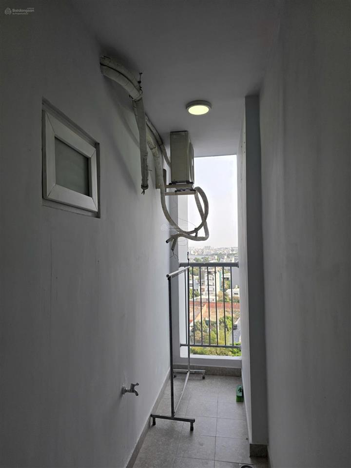 Chính chủ bán tầng 10 cc an phú đông. sổ hồng công chứng.thoáng, mát 2 pn, 2 wc.nội thất, máy lạnh.