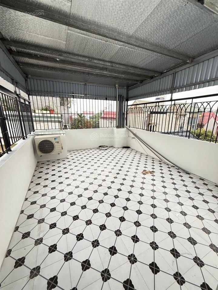 Bán nhà trung tâm phường việt hưng long biên 3 bước ra oto tránh lô góc