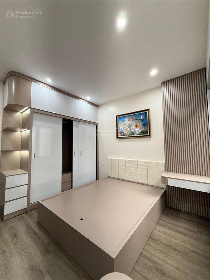 Bán nhà trung tâm phường việt hưng long biên 3 bước ra oto tránh lô góc