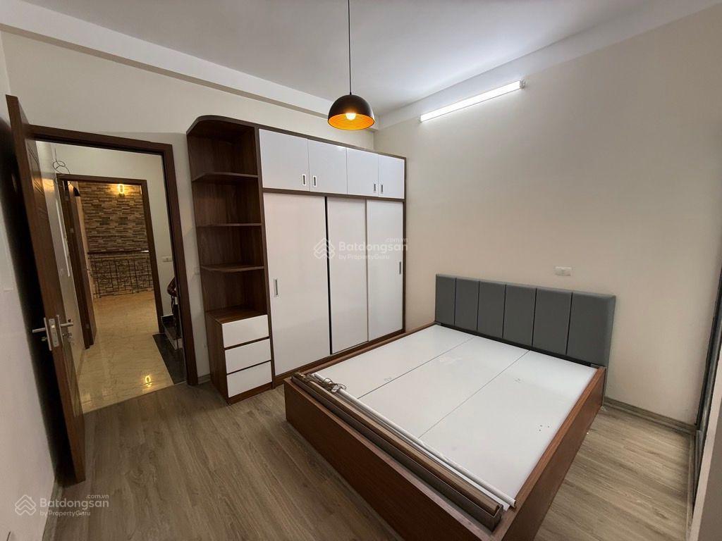 Bán nhà trung tâm phường việt hưng long biên 3 bước ra oto tránh lô góc