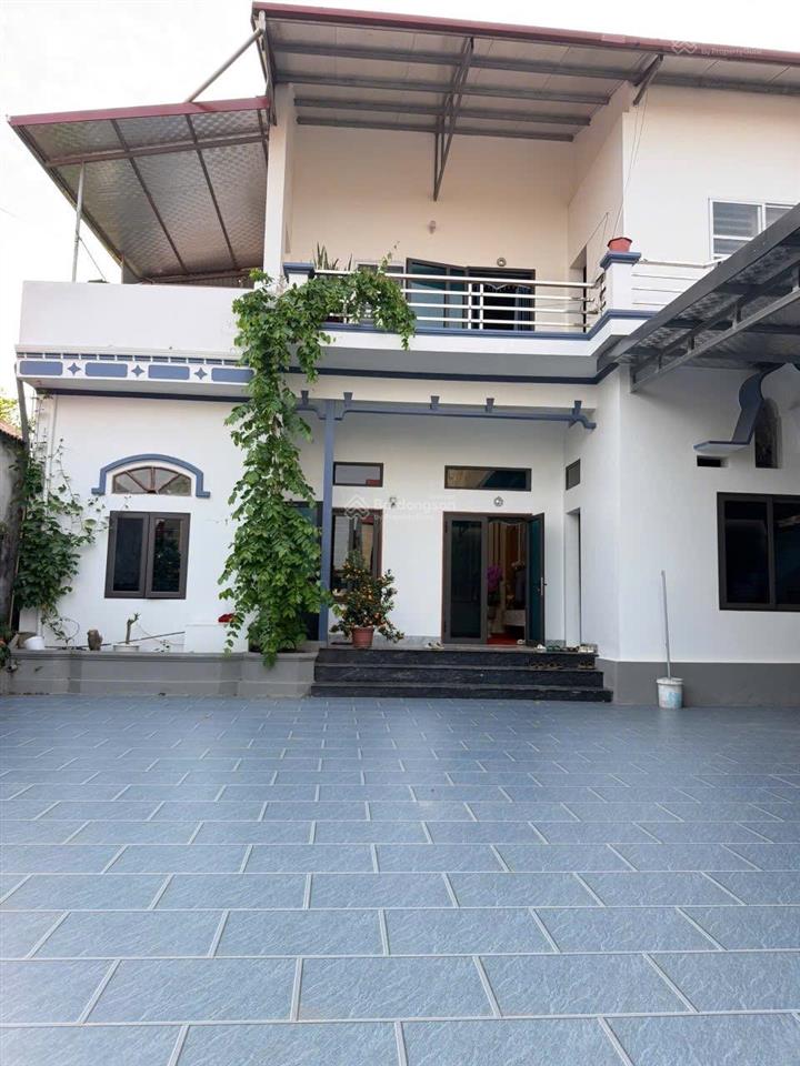 Bán nhà dân xây trung tâm thị trấn cao thượng tân yên dt 400m