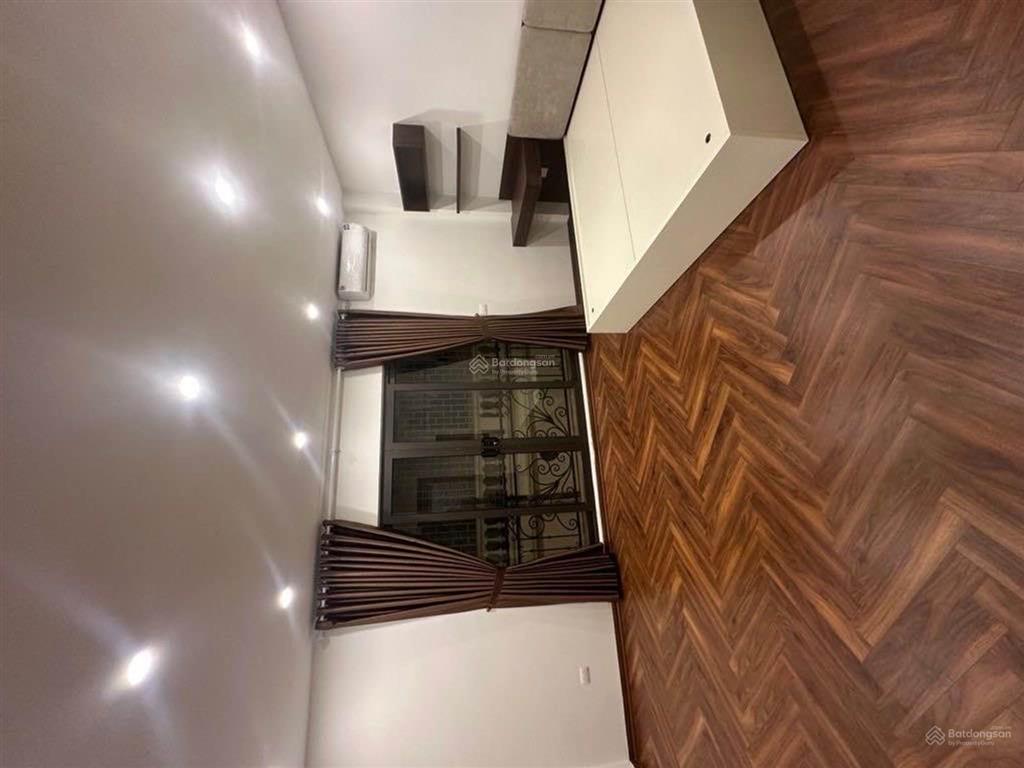 Bán nhà trung tâm phố việt hưng oto thông dt 50m x 6 tầng thang máy