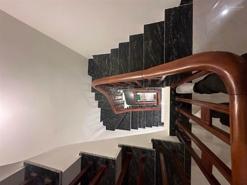 Bán nhà trung tâm phố việt hưng oto thông dt 50m x 6 tầng thang máy