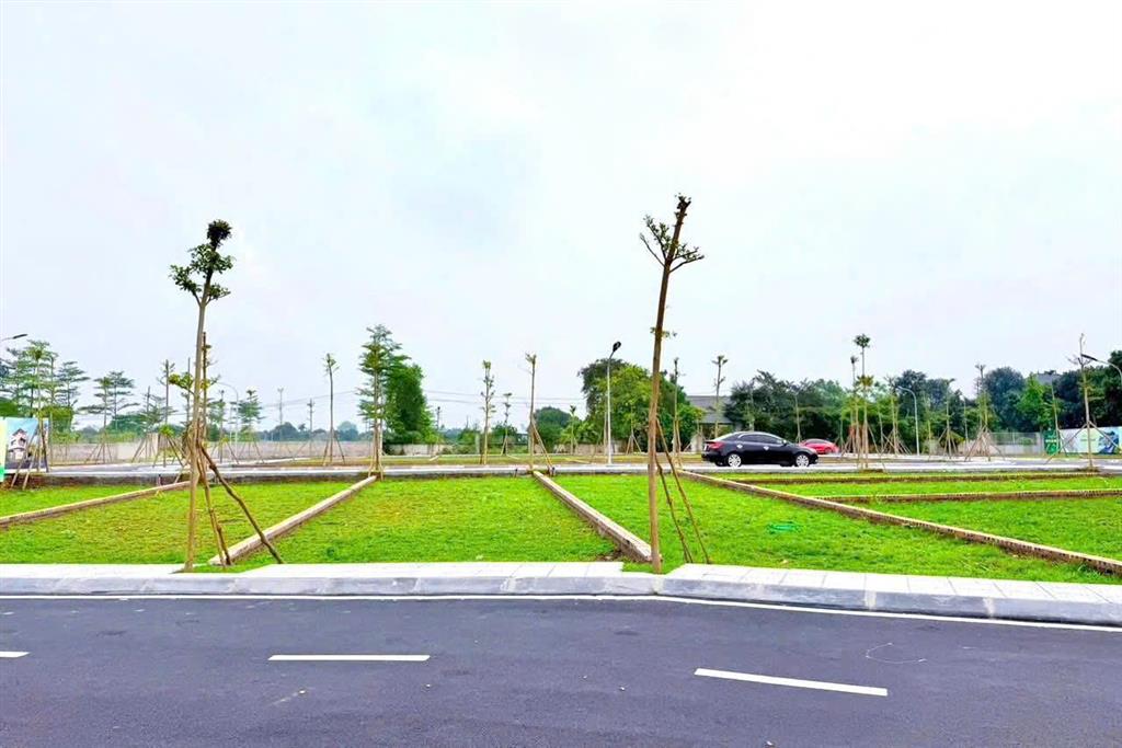 Bán đất nền khu hoà lạc  đh quốc gia 100m2 full thổ cư, mặt tiền 8m, đường trước 20m, giá 2.5 tỷ