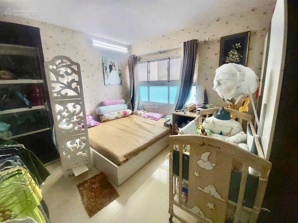 Bán gấp căn hộ 3 phòng ngủ chung cư bàu cát 2 lô a chỉ 4,5 tỷ