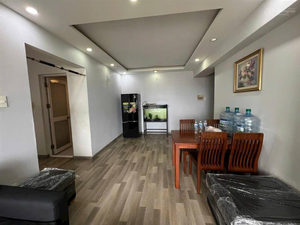 Bán gấp căn hộ 3 phòng ngủ lô cc bàu cát ii lô a lầu 5 chỉ 4,5 tỷ