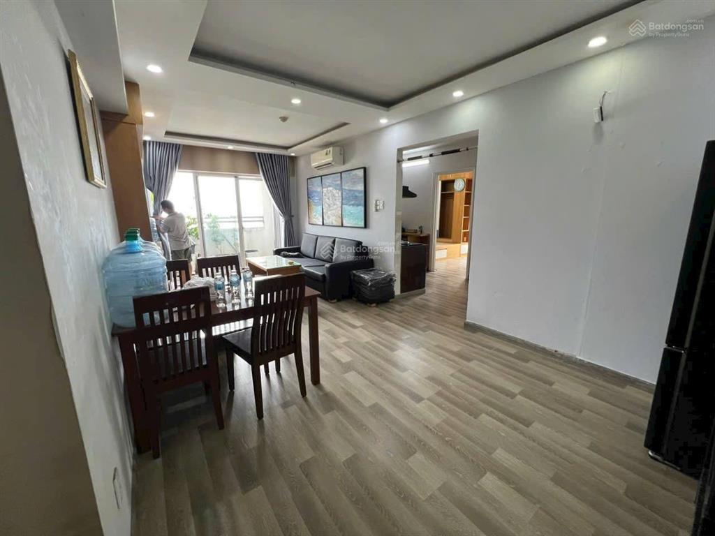 Bán gấp căn hộ 3 phòng ngủ lô cc bàu cát ii lô a lầu 5 chỉ 4,5 tỷ