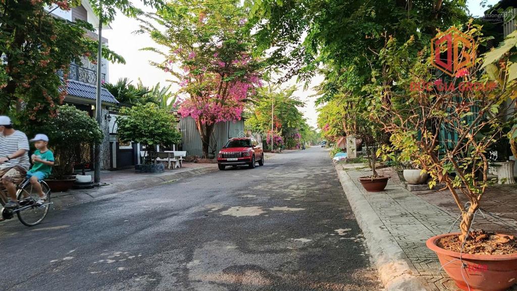 Bán 1 cặp đất thổ cư 600m2 góc 3 mặt tiền gần công ty pouchen giá chỉ 14 tỷ