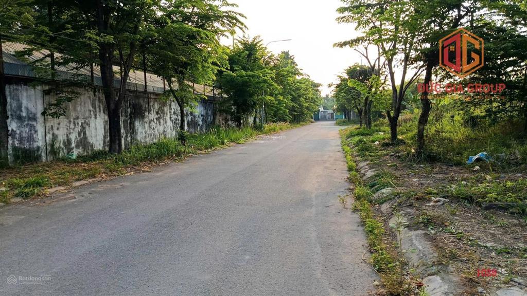 Bán 1 cặp đất thổ cư 600m2 góc 3 mặt tiền gần công ty pouchen giá chỉ 14 tỷ