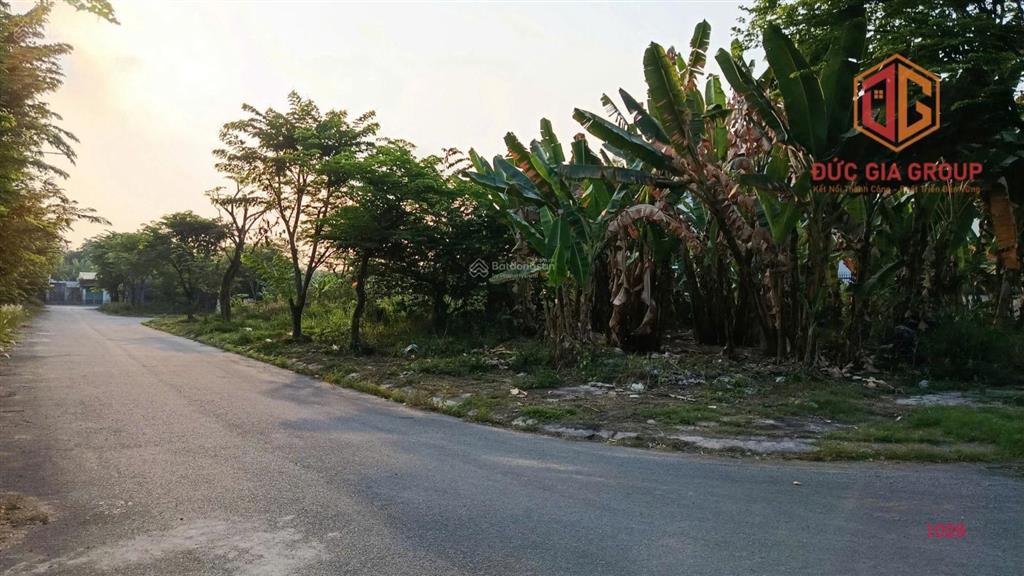 Bán 1 cặp đất thổ cư 600m2 góc 3 mặt tiền gần công ty pouchen giá chỉ 14 tỷ