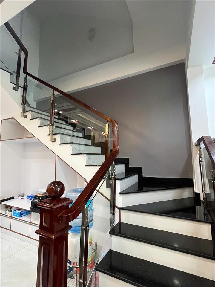 Mình chính chủ cần bán gấp căn nhà tại đào tông nguyên, dt 5x16m, 4pn, giá 8,45 tỷ, hẻm ô tô tránh