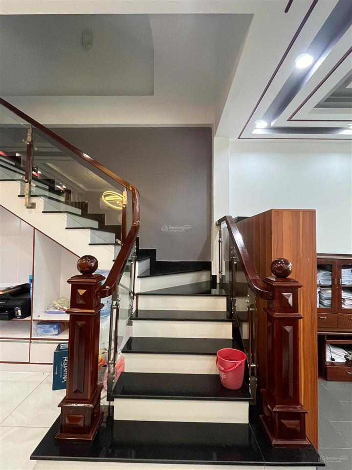 Mình chính chủ cần bán gấp căn nhà tại đào tông nguyên, dt 5x16m, 4pn, giá 8,45 tỷ, hẻm ô tô tránh