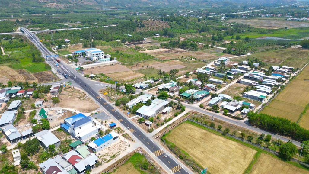 Bán đất giá rẻ gần nút giao cao tốc bắc nam. cách nha trang 10km giá chỉ 699 triệu
