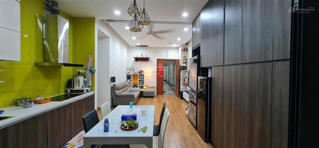 Chính chủ bán căn 70m2 trục đẹp nhất tòa b ct36 định công bc đông nam, 2 ban công view hồ full đồ