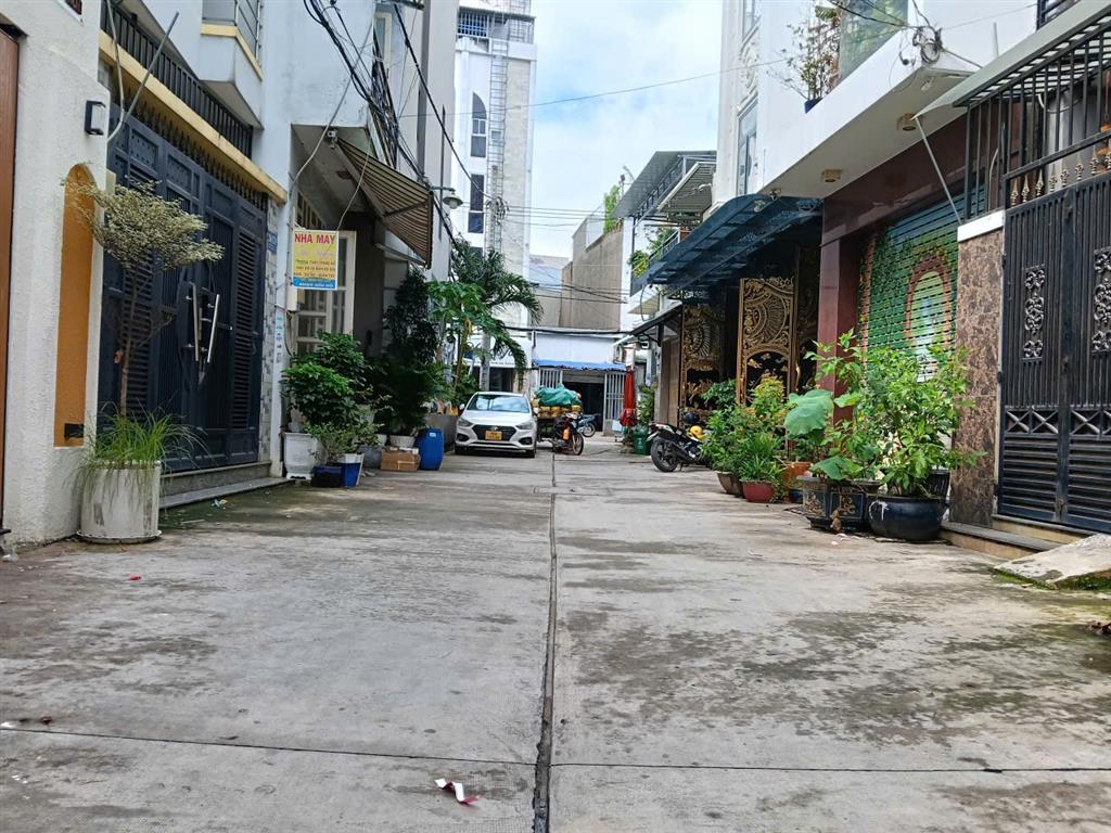 Bán đất tặng nhà  Đ Số 10 BHH  gần Aeon Tân Phú gần chợ 26/3-Cấp 4 -68m2 -4 tỷ